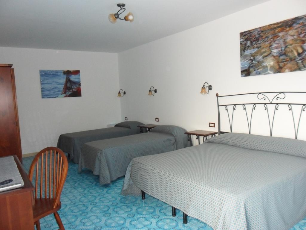 Hotel Punta Barone Santa Marina Salina Δωμάτιο φωτογραφία