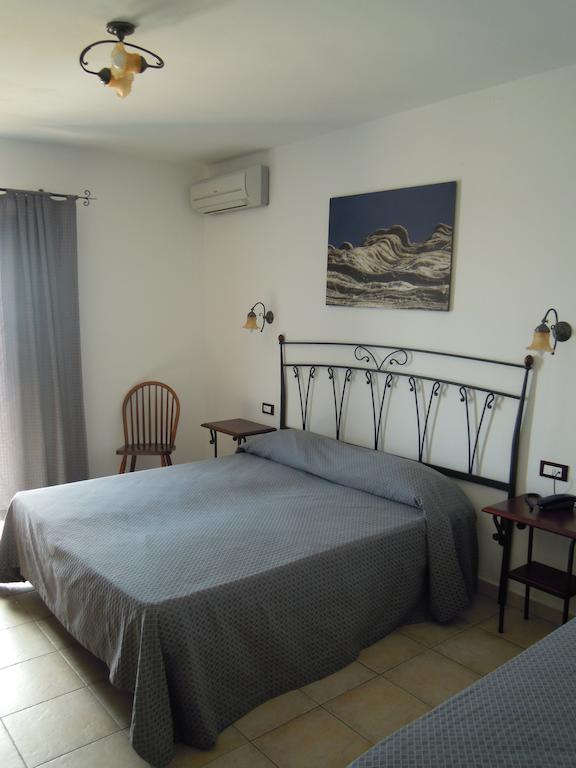 Hotel Punta Barone Santa Marina Salina Δωμάτιο φωτογραφία